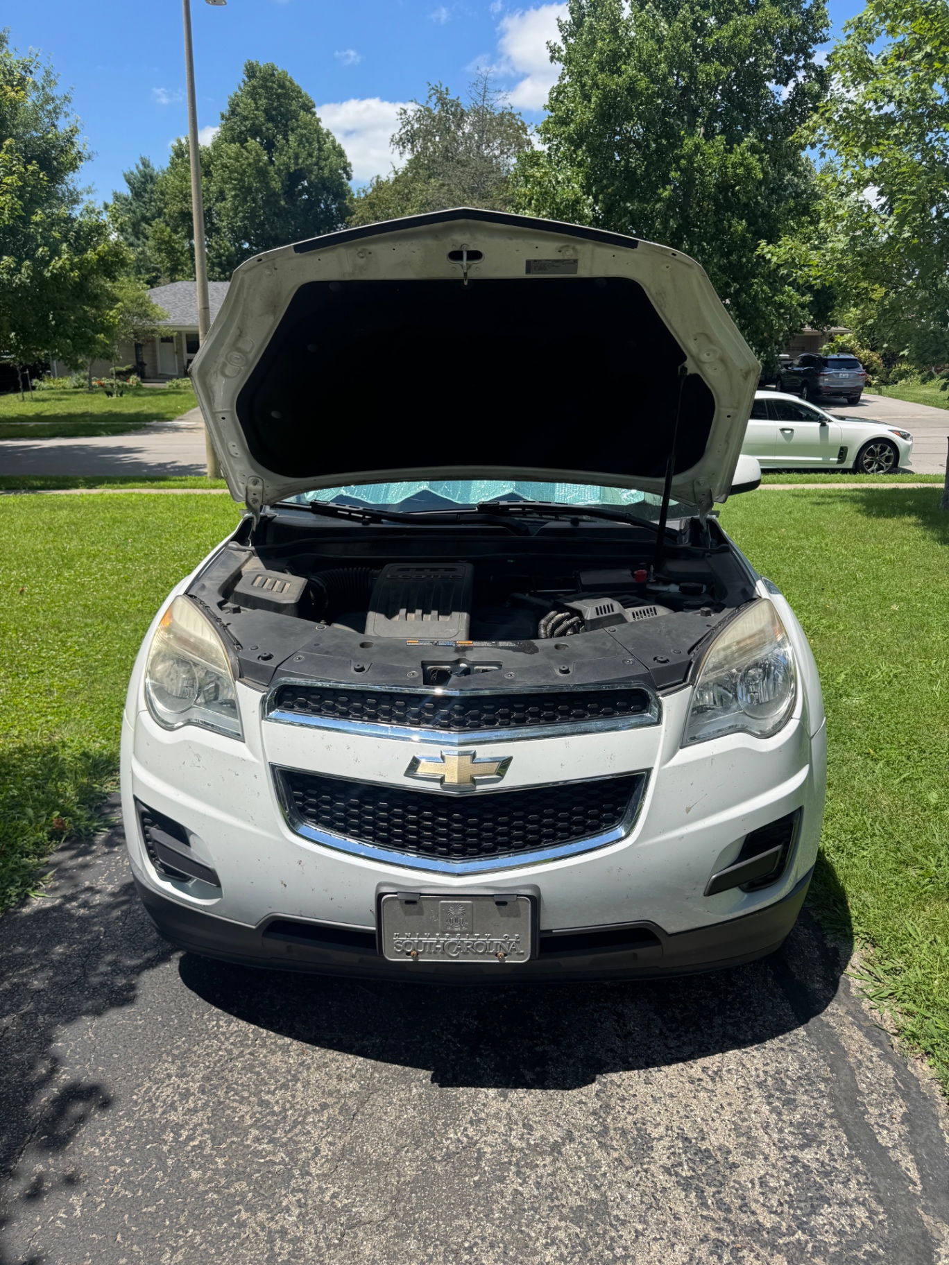 Chevy Equinox front end with cloudy headlights before service